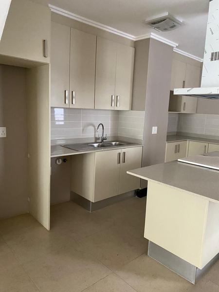 Apartment / Flat For Sale in Umhlanga Ridge, Umhlanga